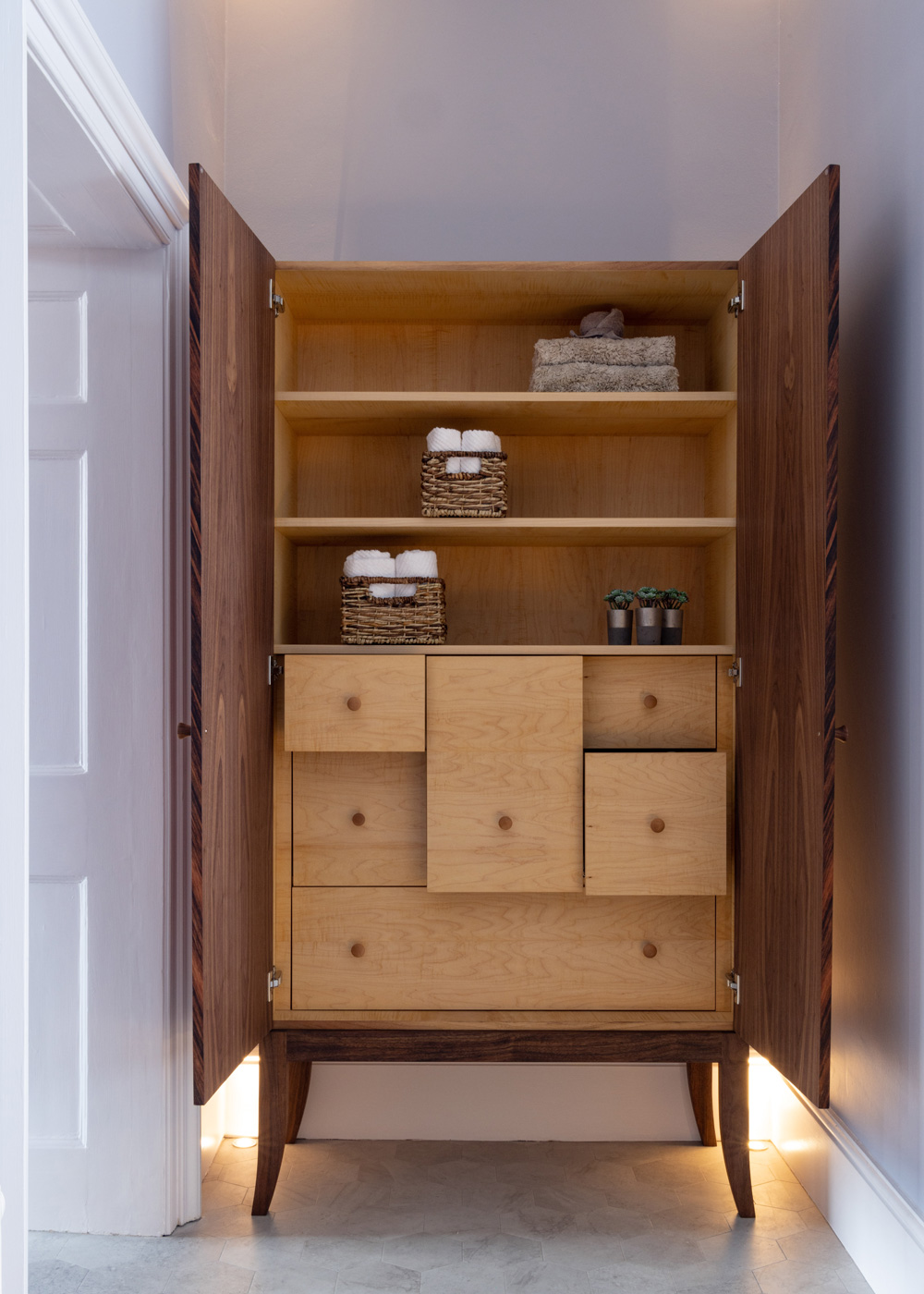 Bespoke bathroom cabiinet